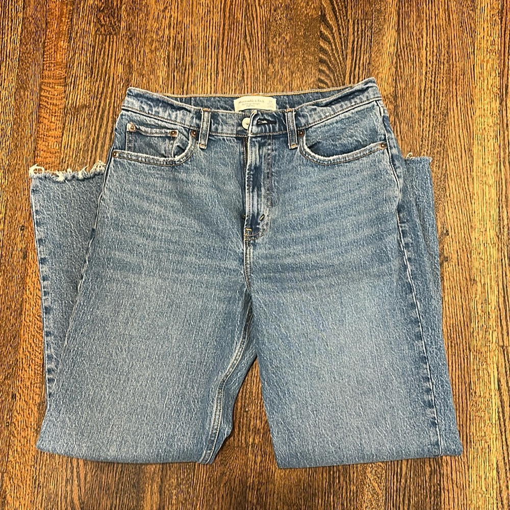Abercrombie jeans. Vintage straight high rise. 27